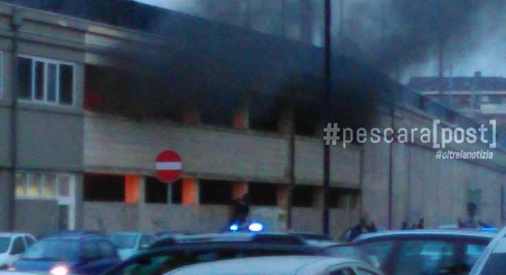 Incendio alla stazione centrale di Pescara, fiamme in un ...