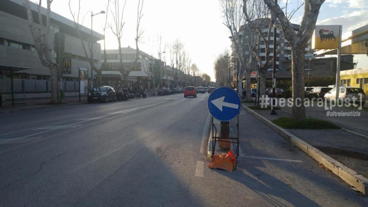 Pescara, in viale Pindaro il cartello stradale che segnala il