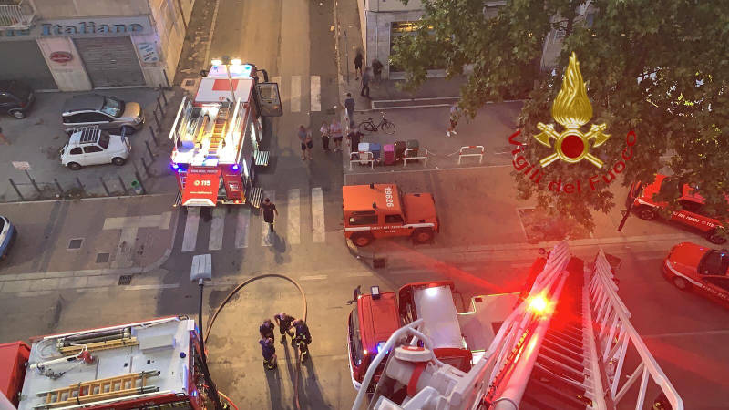 Incendio Via Tiburtina Pescara Fiamme In Casa Vigili Del Fuoco In Azione Foto Pescarapost